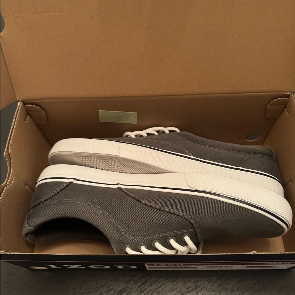 NEW IZOD Men's Charcoal Gray Sneakers